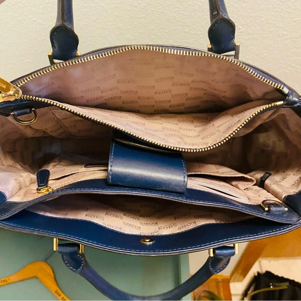 MICHAEL KORS Navy Blue Leather Carolyn Handbag